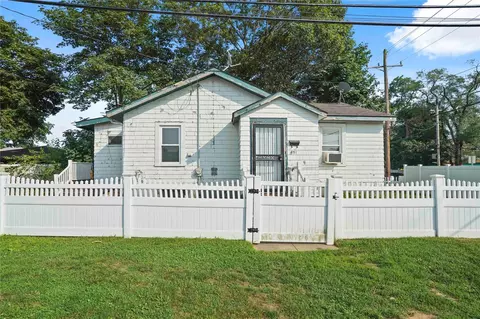 451 Babylon Tpke, Freeport, NY 11520