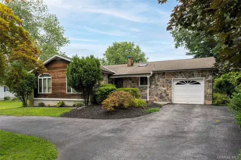 4 Oak Rd, Beacon, NY 12508