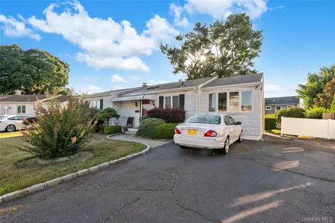58 Helen Ave, Plainview, NY 11803