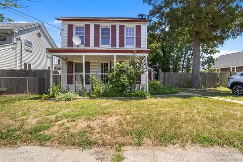 59 Irish Ln, East Islip, NY 11730