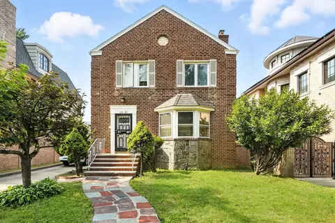 110-39 67 Dr, Forest Hills, NY 11375