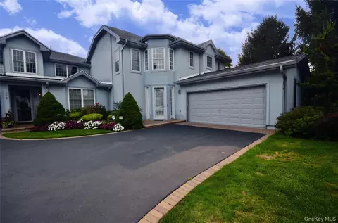 679 Balfour Pl, Melville, NY 11747