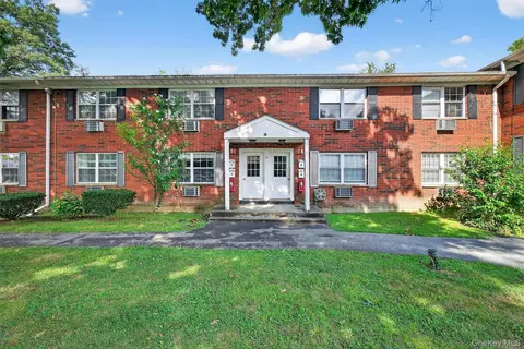 5 Wildwood Dr #15A, Wappinger, NY 12590