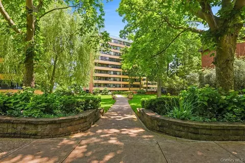 Exterior - 162-40 9th Ave #8B, New York, NY 11357 photo 5 of 6