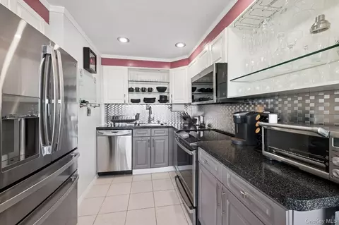 162-40 9th Ave #8B, New York, NY 11357