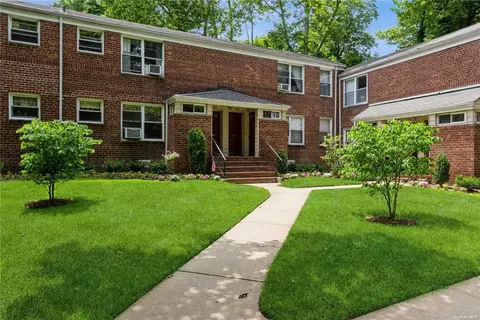 102 Edwards #1C, North Hempstead, NY 11577
