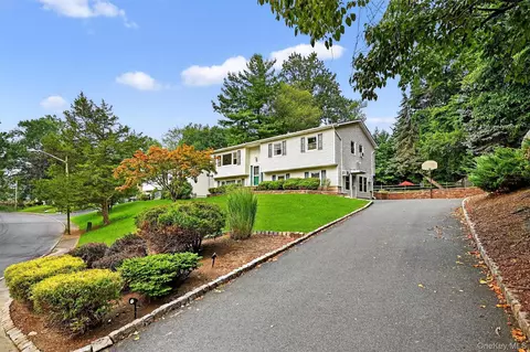 31 Park Ter, Clarkstown, NY 10989