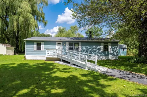 15 Jo Marie Ln, Beacon, NY 12508