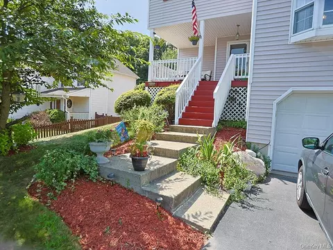 9 Melody Ln, Harriman, NY 10926