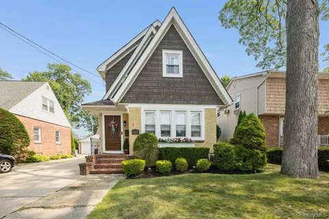 299 Euclid St, Valley Stream, NY 11580