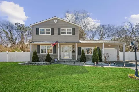 55 Julie Cres, Central Islip, NY 11722