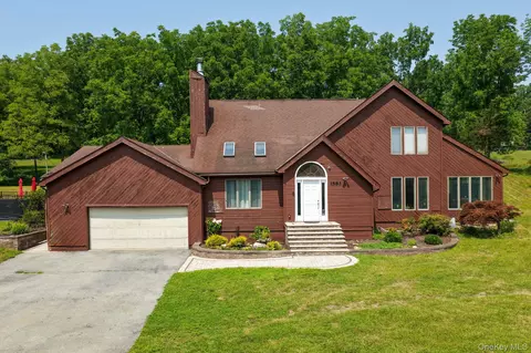 1583 Mountain Rd, Mount Hope, NY 10940