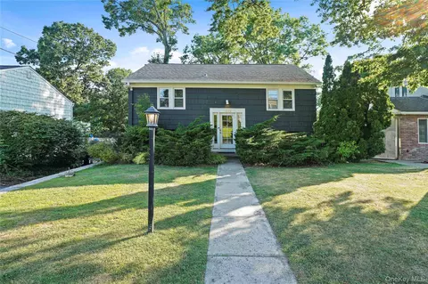 1319 Raleigh Rd, Mamaroneck, NY 10543
