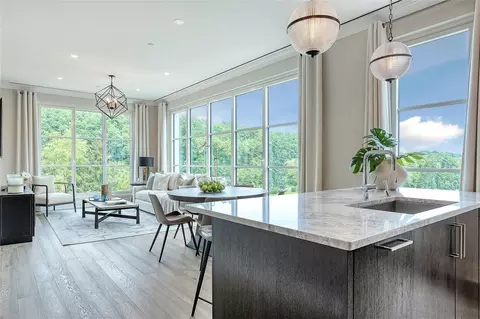 100 Garvies Point Rd #1248, Glen Cove, NY 11542