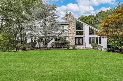14 S Post Ln, Ramapo, NY 10952