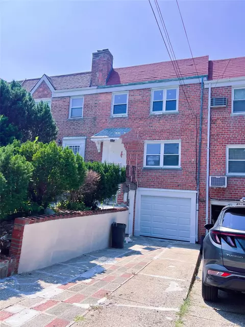 42-32 196th St, Flushing, NY 11358