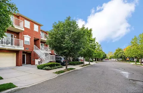 306 Weatherly Pl #107, College Point, NY 11356