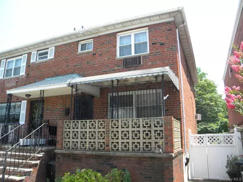 2549 49th St, Astoria, NY 11103