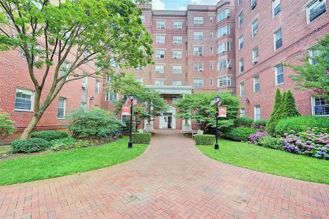 76-36 113th St #4J, Forest Hills, NY 11375