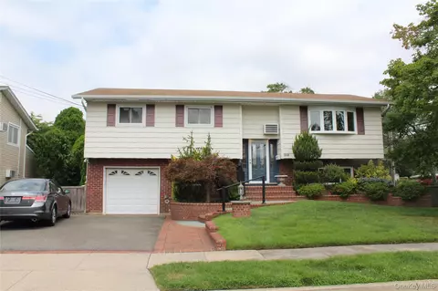 215 N Syracuse Ave, North Massapequa, NY 11758