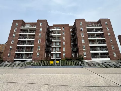 125 Beach 124th St #2L, Rockaway Park, NY 11694