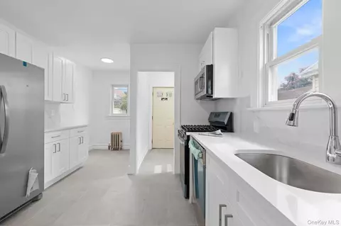 19716 99th Rd, New York, NY 11423
