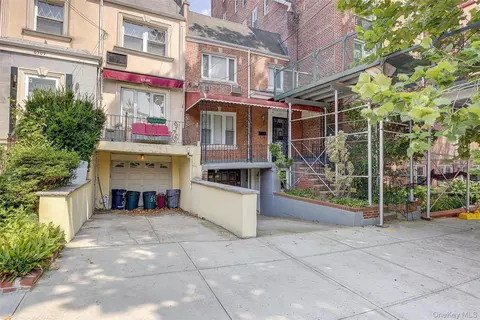 65-11 Alderton St, Rego Park, NY 11374