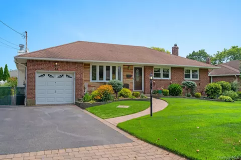 35 Carrington Dr, East Northport, NY 11731