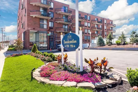730 W Broadway #2J, Long Beach, NY 11561