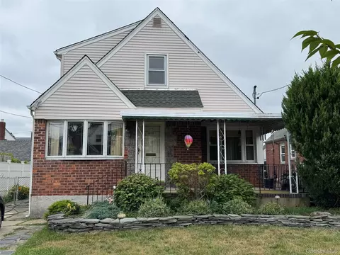 1403 Park Ave, North Hempstead, NY 11040