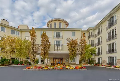 213 Trump Park #213, Yorktown, NY 10598