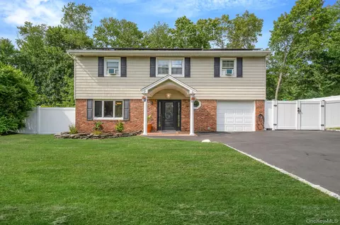 5 Montrose Ln, East Northport, NY 11731