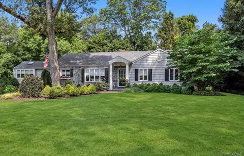 15 Richard Ln, Huntington, NY 11743