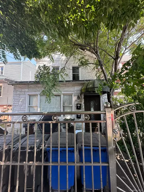 2080 Matthews Ave, New York, NY 10462