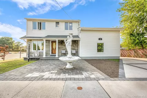 2 Sheridan St, Valley Stream, NY 11580