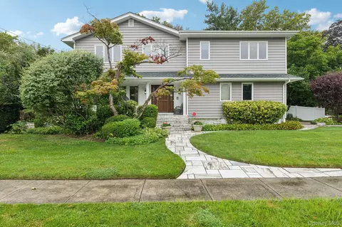 581 Leheigh Ln, Woodmere, NY 11598