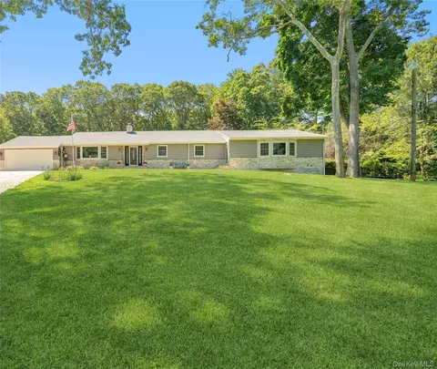 306 Smith Rd, Lake Ronkonkoma, NY 11779