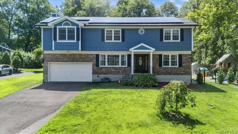 3796 Gomer St, Yorktown, NY 10598