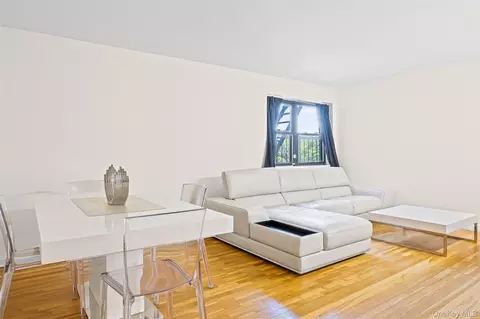 147-10 84th Rd #4G, New York, NY 11435