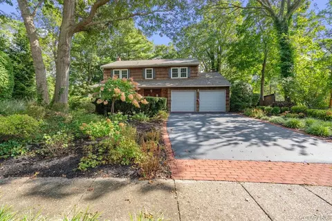10 Quincy Ln, Smithtown, NY 11787