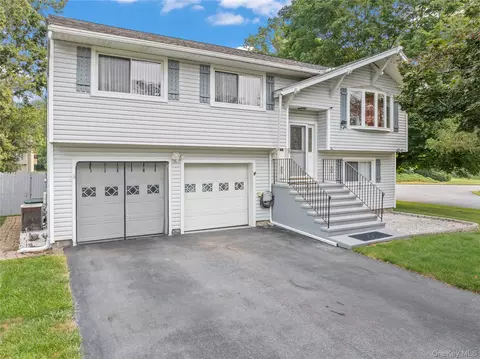 2 Gerry Rd, Poughkeepsie, NY 12603