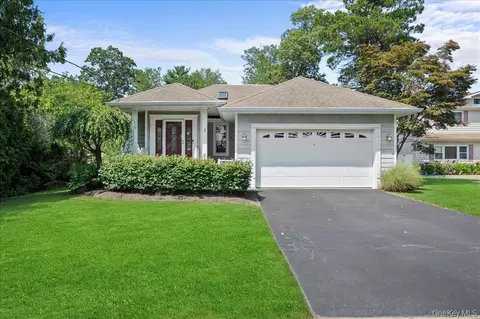 7 Cantoni Ct, North Babylon, NY 11703