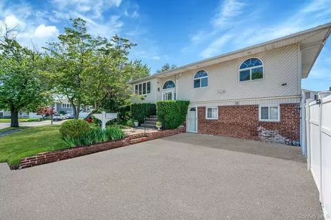 1 Mason Ct, Levittown, NY 11756