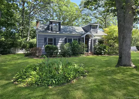 19 Davis Ave, Port Jefferson Station, NY 11776