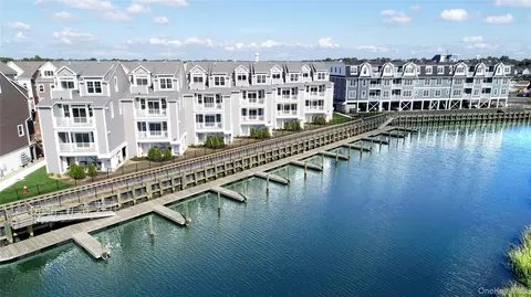 613 Marina Pointe Dr #613, East Rockaway, NY 11518