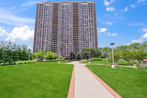 270-10 Grand Central Pkwy #7O, Little Neck, NY 11362