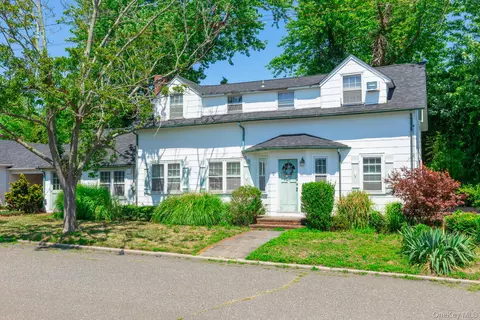 3 Coles Ave, Amityville, NY 11701