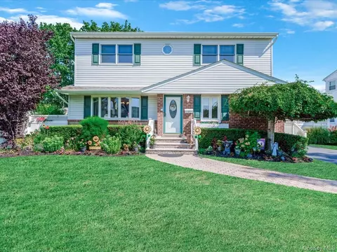 7 Cornell Ave, Hicksville, NY 11801