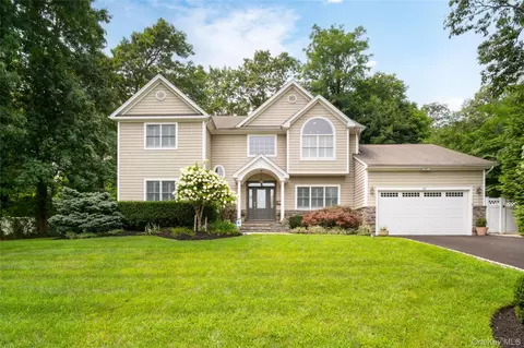 38 Landing Ln, Port Jefferson, NY 11777