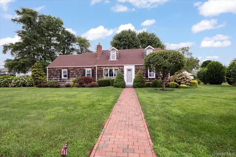 87 Dartmouth Rd, Massapequa, NY 11758